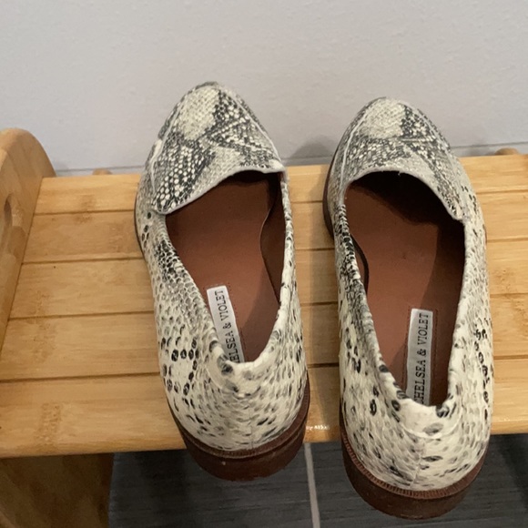 Chelsea & Violet snake print leather loafer - Picture 5 of 7